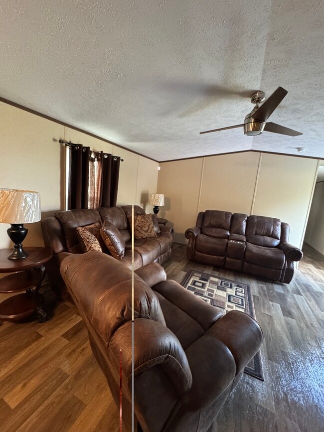 Photo - 35170 Highway 69