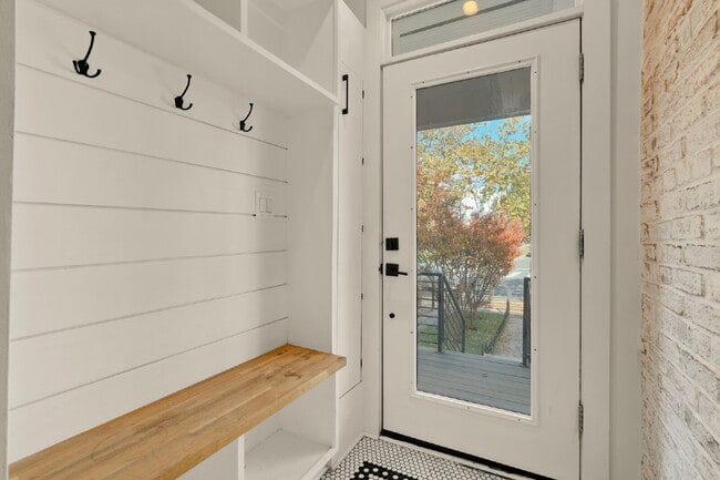 Photo - Penthouse 2BR/2.5BA with 3 Private Outdoor... Unidad #PHB