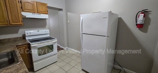 Photo - 609.5 Walnut St