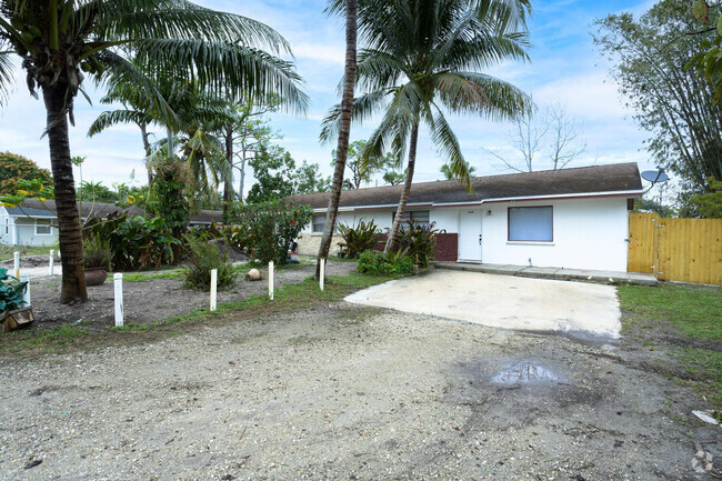 Building Photo - 4626 Poinsettia Ln Rental