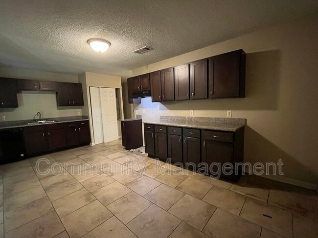 Photo - 16813 Vermillion Dr