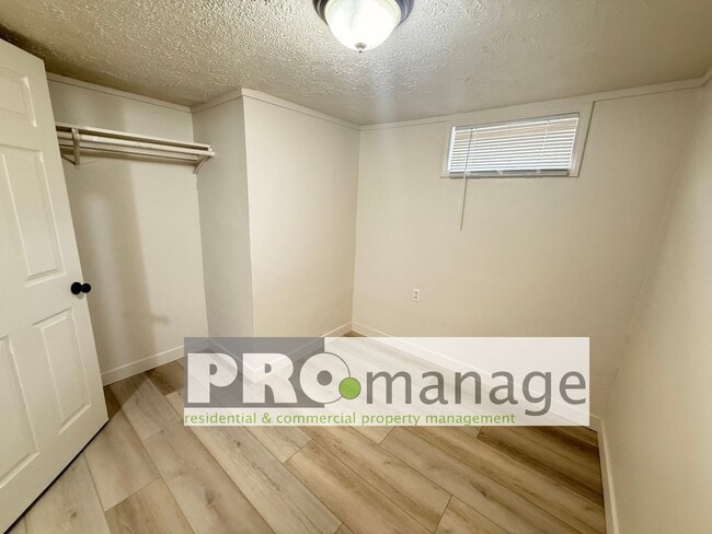 Photo - 437 W Crowley St Unidad 437 B