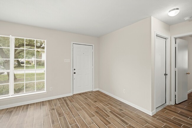 Photo - 1426 Cartwright Rd