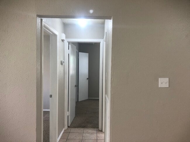 pasillo - 7257 Lansbury Dr