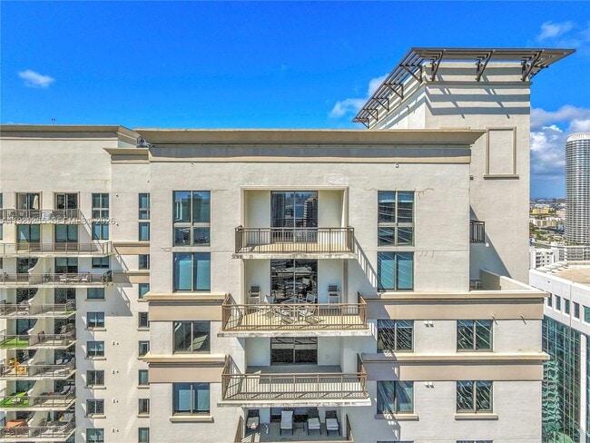 Photo - 999 SW 1st Ave Unidad UPH12