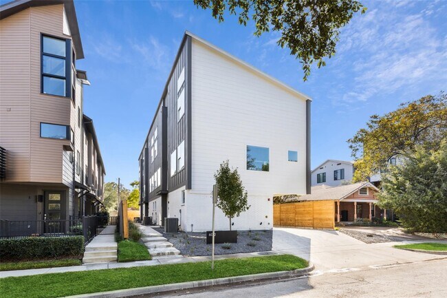 Photo - Modern 2-Bed Townhome with Attached Garage & Private Balcony in Gated Dallas Community Unit 3