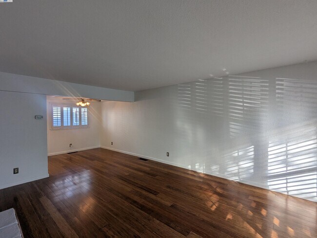 Photo - 744 Palomino Dr