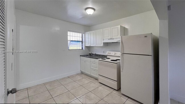 Photo - 3711 NW 24th Ave Unidad 7