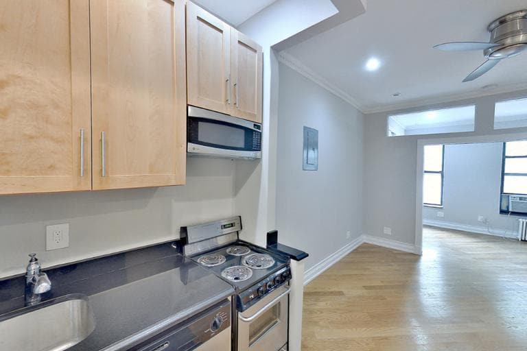 Photo - 279 E 10th St Apartment Unit 4