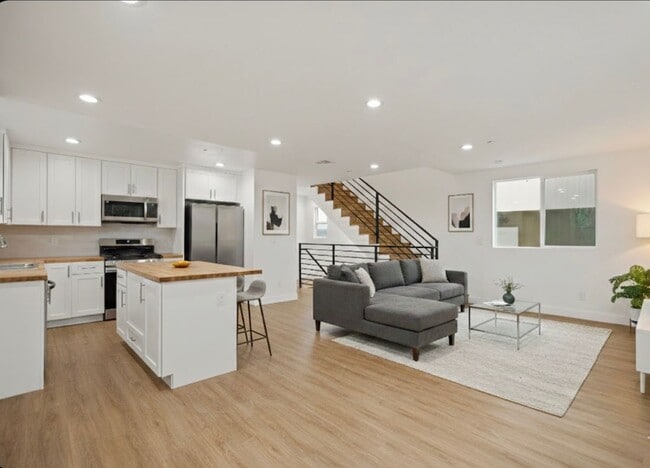 Photo - 4322 Rosewood Ave Unidad 4322 1/2