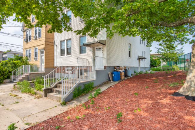 Photo - 165 W 5th St Apartment Unit 4