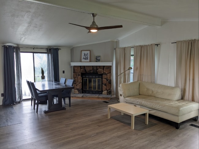 Photo - 101 W Skyway Dr