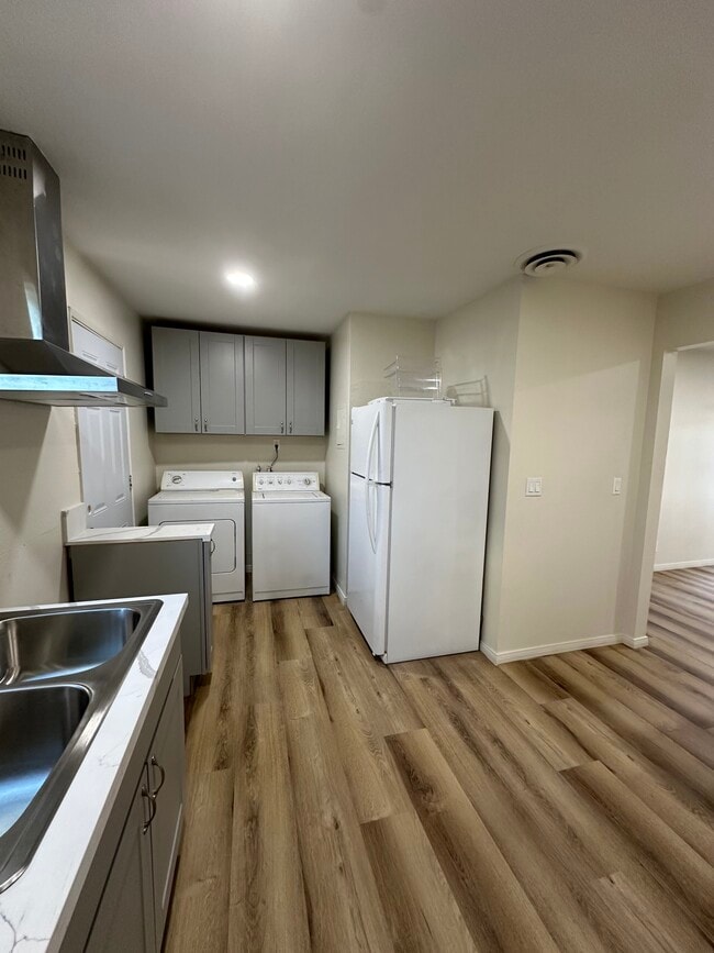 Photo - 519 E Ridgecrest Blvd