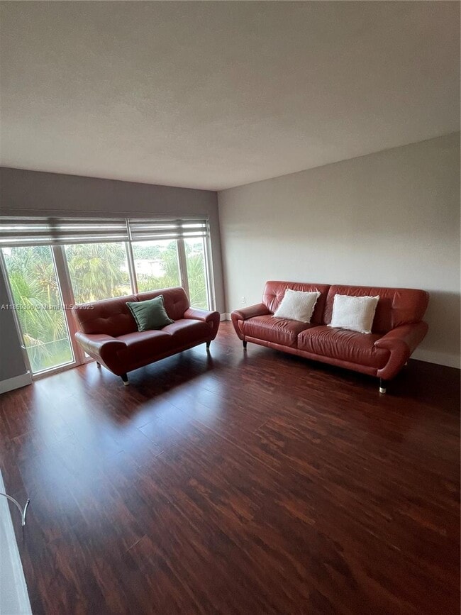 Building Photo - 1475 SW 8th St Unit 403 Rental