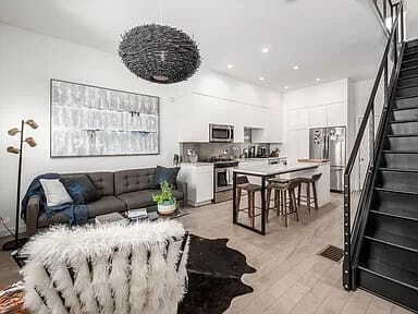 Building Photo - 986 Summit St