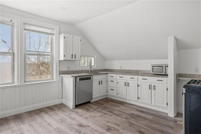 Photo - 123 Radcliffe Ave