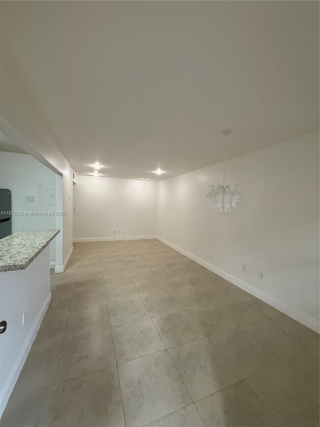 Building Photo - 5839 SW 74th Terrace Unit 104 Rental