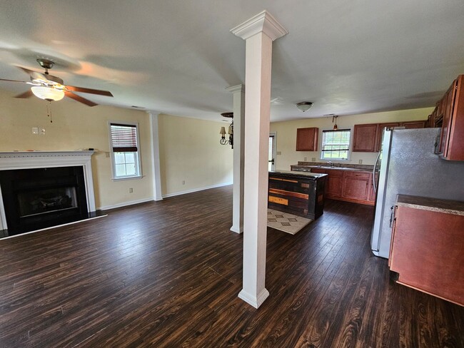 Photo - 3 Bed, .6 Acre Home In Chinquapin