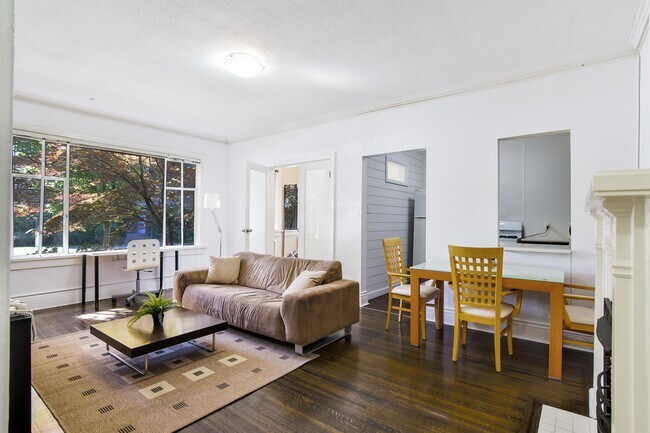 Building Photo - 935 Jervis St Unit 8