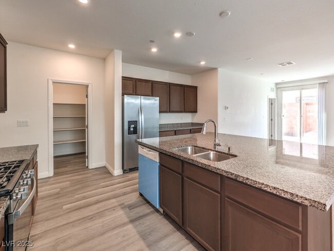Photo - 6077 Castle Gardens Ave