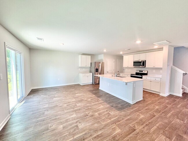 Photo - **$1000 off first months rent with acceptable credit and application**Available NOW!! 4 bedroom 2...