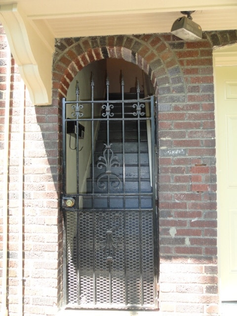 Photo - 219 E Ormsby Ave