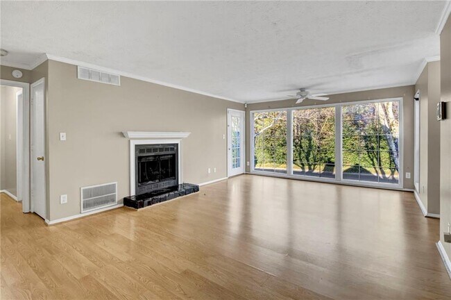 Photo - 707 Olde Mill Ln