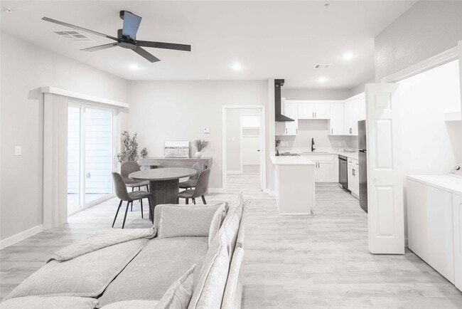 Photo - 2414 Penick Rd Unidad 3101