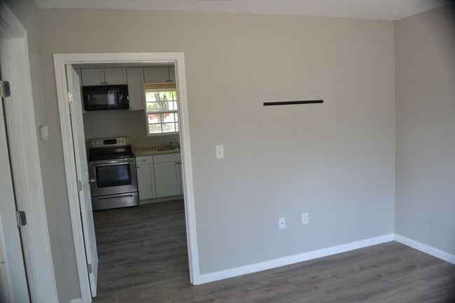 Photo - Renovated 1 bedroom 1 bath duplex!! Don't ...