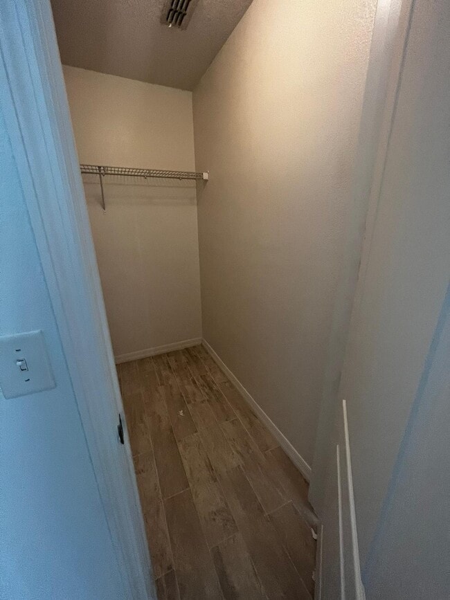 Walk in closet - 1662 Buckeye Falls Way