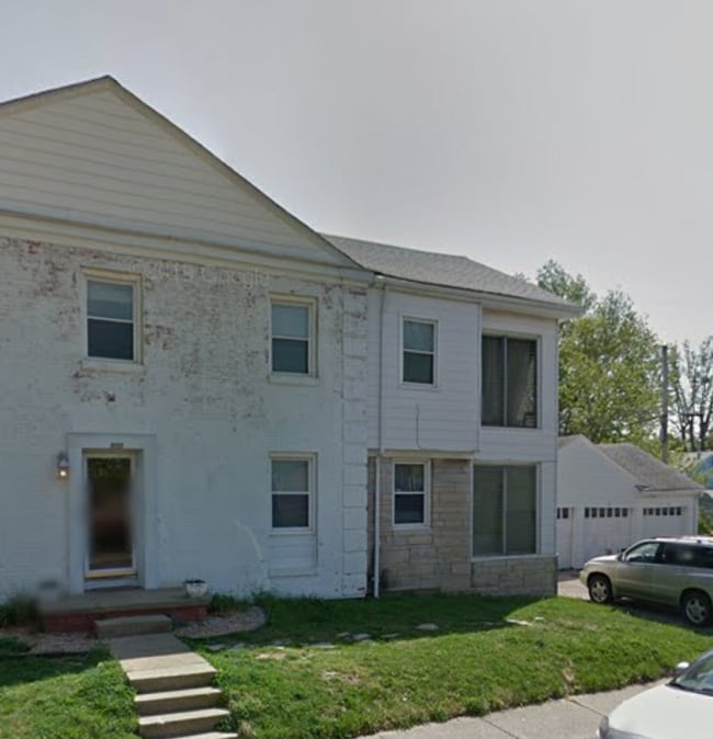 Building Photo - 950 S Spring St Unit B