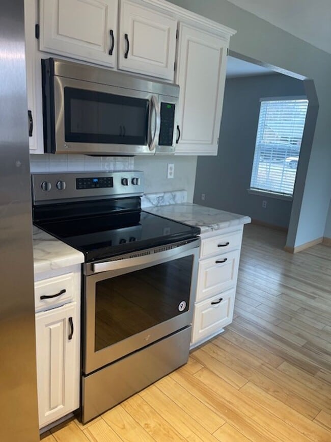 Photo - BEAUTIFUL HOME IN GREAT LOCATION! EASY ACC...