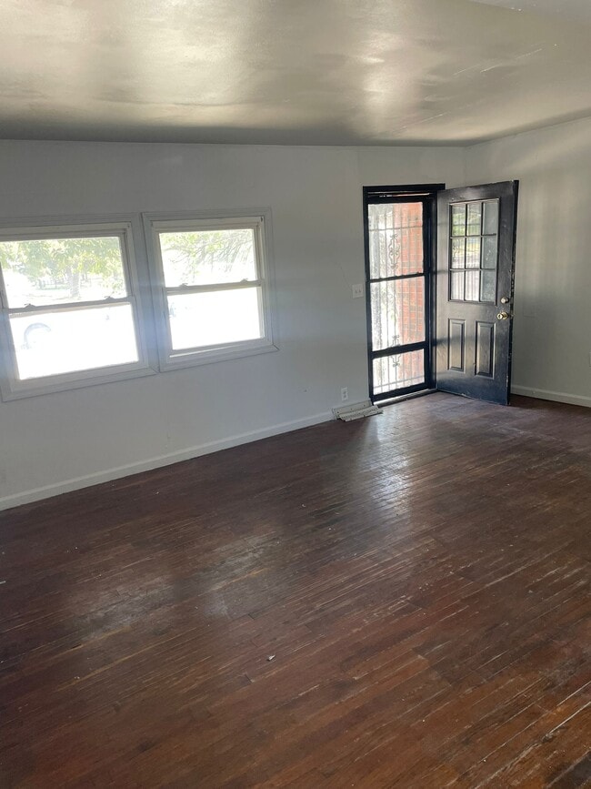 Photo - 415 N Providence Rd