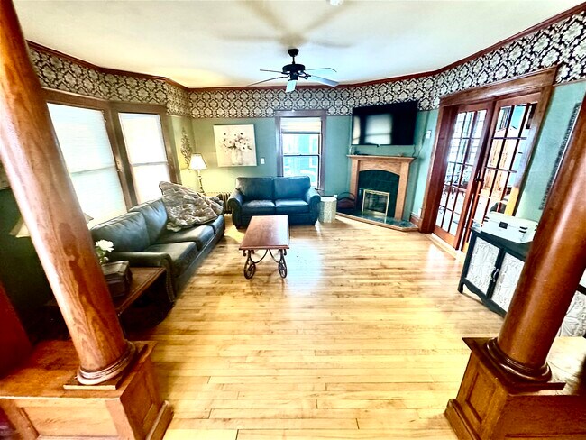 Photo - 505 W Conant St