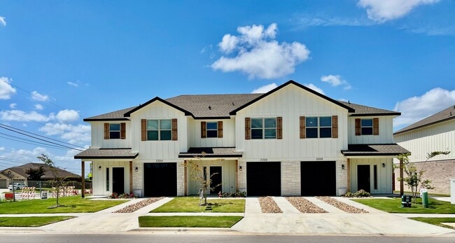1ST MONTH RENT FREE - 1ST MONTH RENT FREE Townhome
