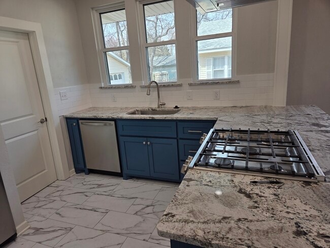 Kitchen Appliances - 458 Elm Ave