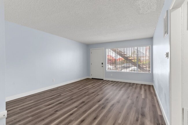 Photo - 1804 W 78th St Unidad 4