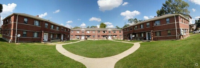 Building Photo - Mt Airy Horseshoe Apartments