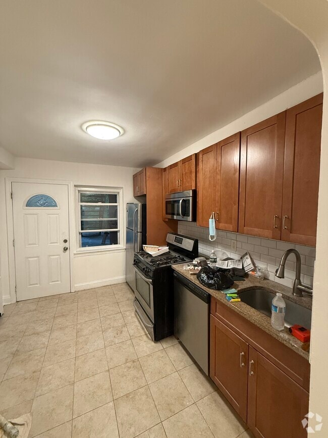 Building Photo - 1114 Rhinelander Ave Unit 1bd apartment