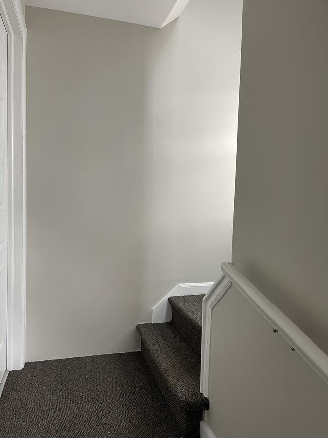 Photo - 33 Montfort Dr Apartment Unit Upper