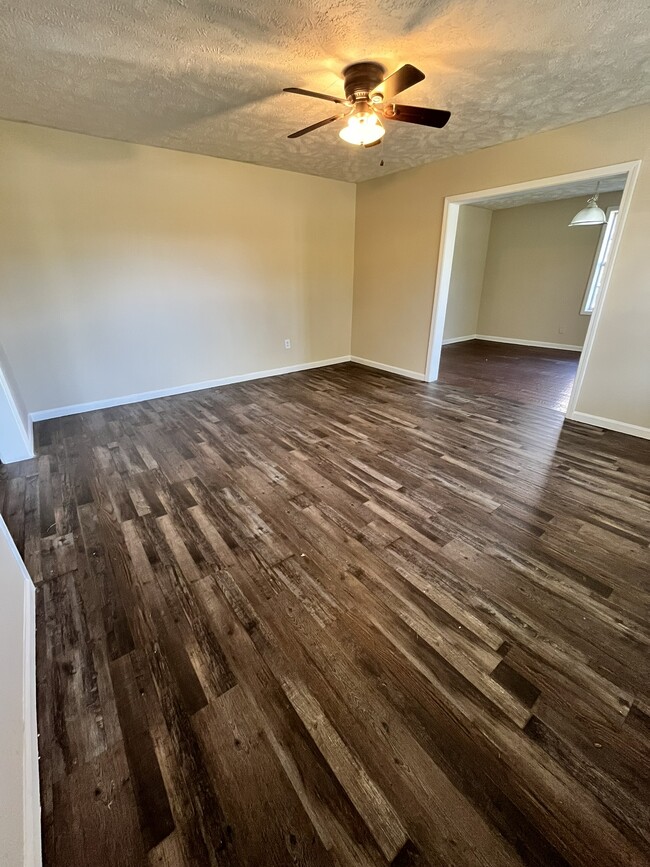 Photo - 410 SW Atlantic St