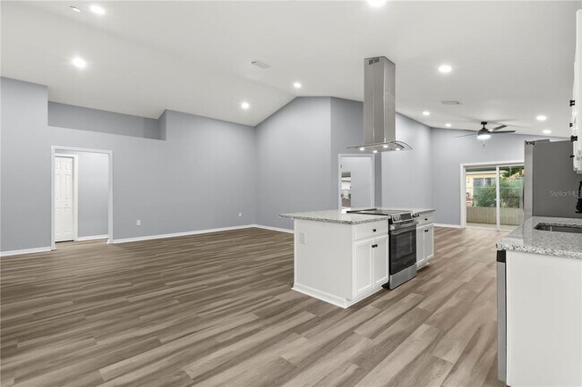 Photo - 460 Martigues Dr