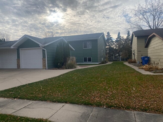 Building Photo - Quiet Neighborhood Gem:3 Bedroom/2 Bathroom - Fenced in Yard