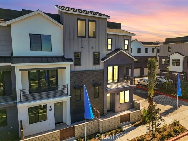 Photo - 19011 Main St