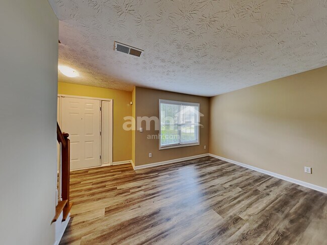 Photo - 2912 Canopy Cir