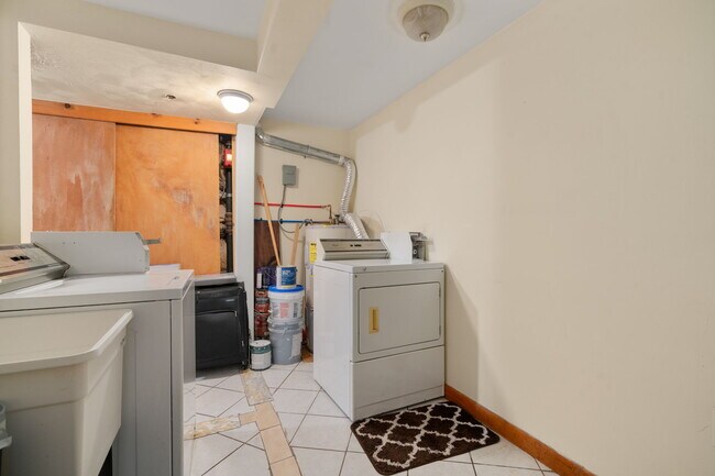 2 Sutherland Rd Unit 3