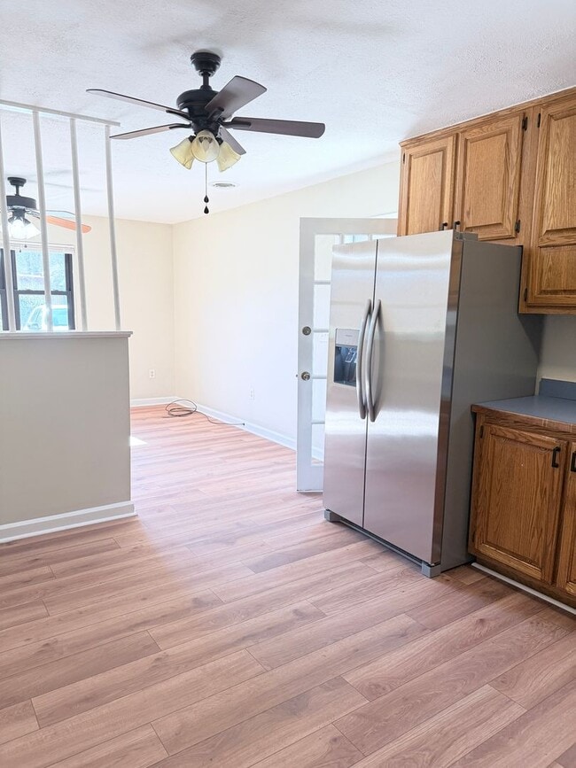 Photo - 3 Bedroom, 1.5 bathroom, Mount Carmel Subdivision! $1450 per month