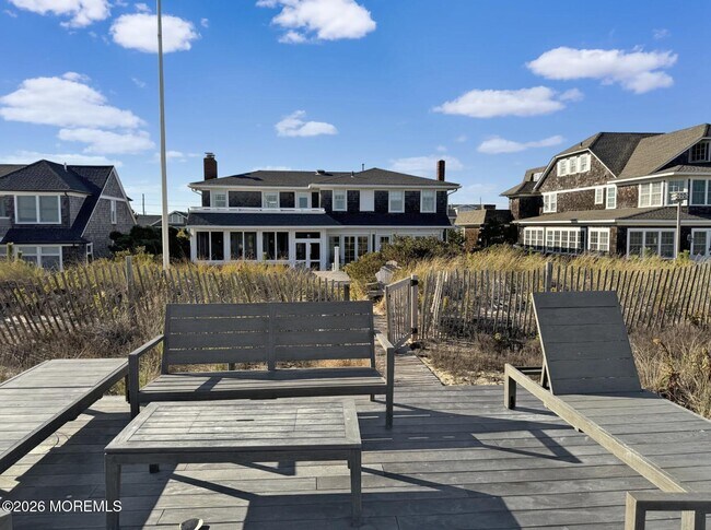 Photo - 985 East Ave