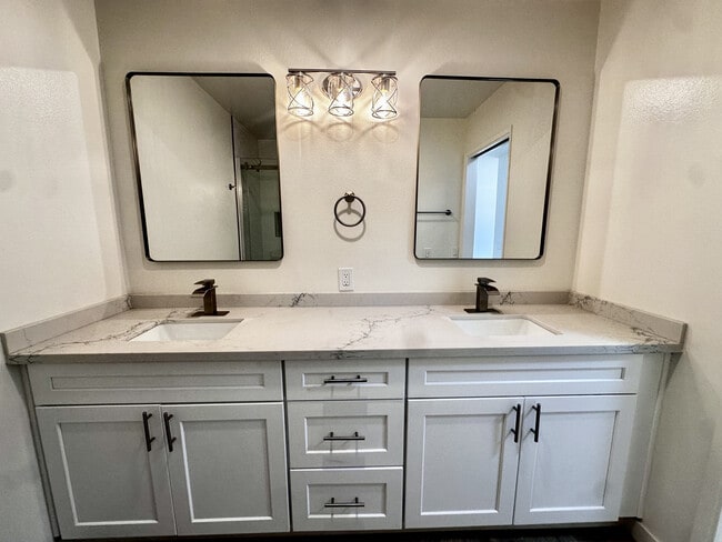 2BR, 1BA Full Renovated Bathroom - Shepard Place Apartments
