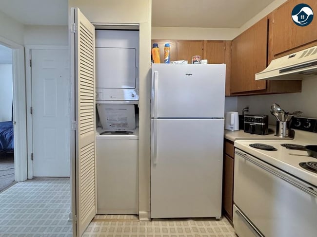 Photo - 229 E King St